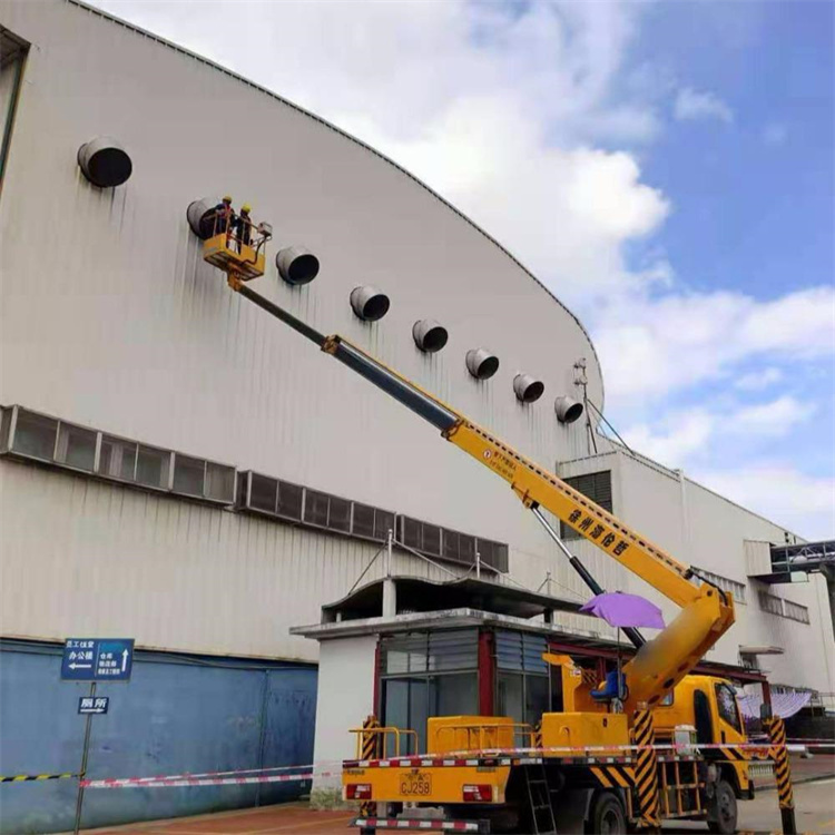 青岛李沧高空作业车出租服务：专业广告牌安装解决方案