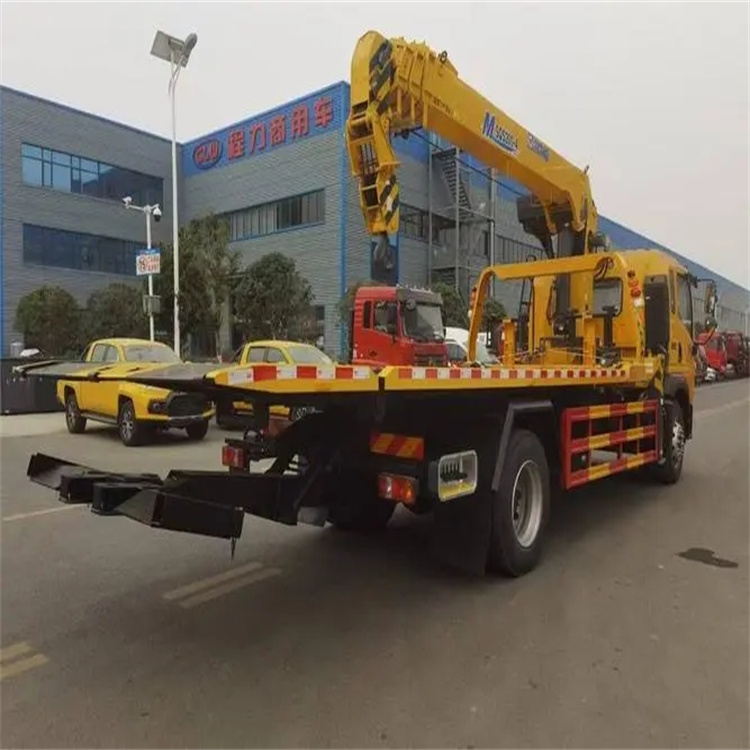 青岛李沧附近小随车吊出租电话，轻松解决搬运烦恼