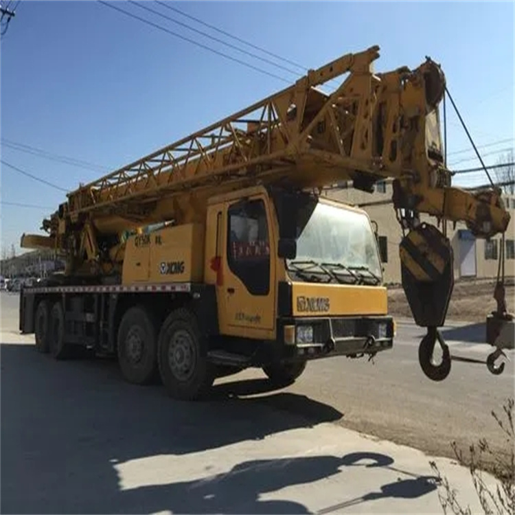 青岛李沧吊车吊挖机吊哪里比较安全